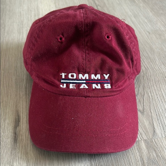 Tommy Hilfiger Other - Tommy Jeans Burgundy Cap